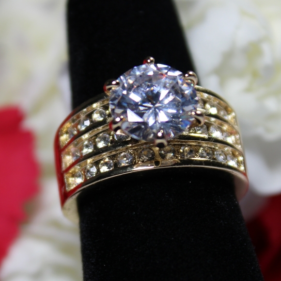 Yellow ring with Huge CZ Diamond - Picture 6 of 8